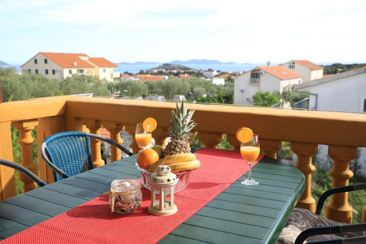 Apartmani Sarlija Pakoštane Buitenkant foto