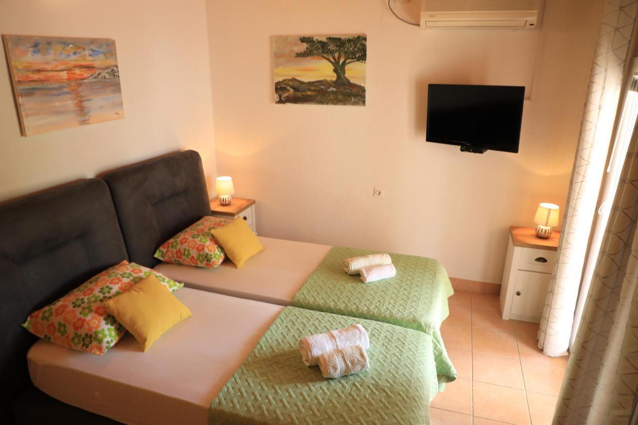Apartmani Sarlija Pakoštane Buitenkant foto