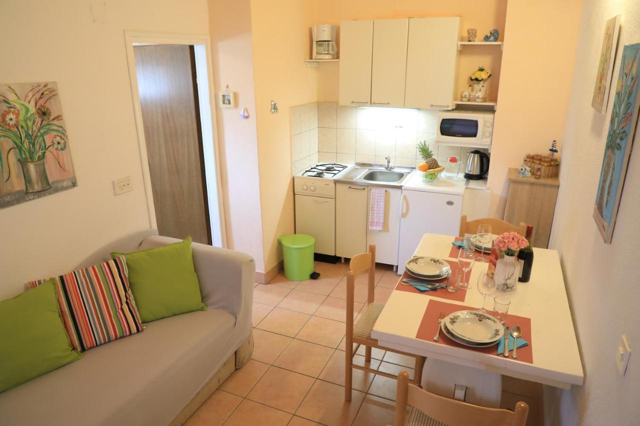 Apartmani Sarlija Pakoštane Buitenkant foto