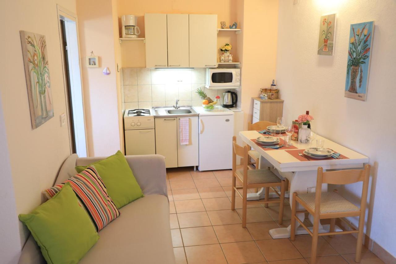 Apartmani Sarlija Pakoštane Buitenkant foto