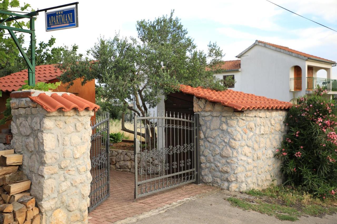 Apartmani Sarlija Pakoštane Buitenkant foto